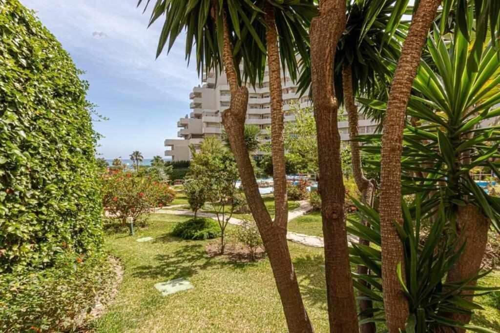 797 Holiday Rentals- Precioso Piso Con Vistas Al Jardin En Benalbeach ベナルマデナ エクステリア 写真