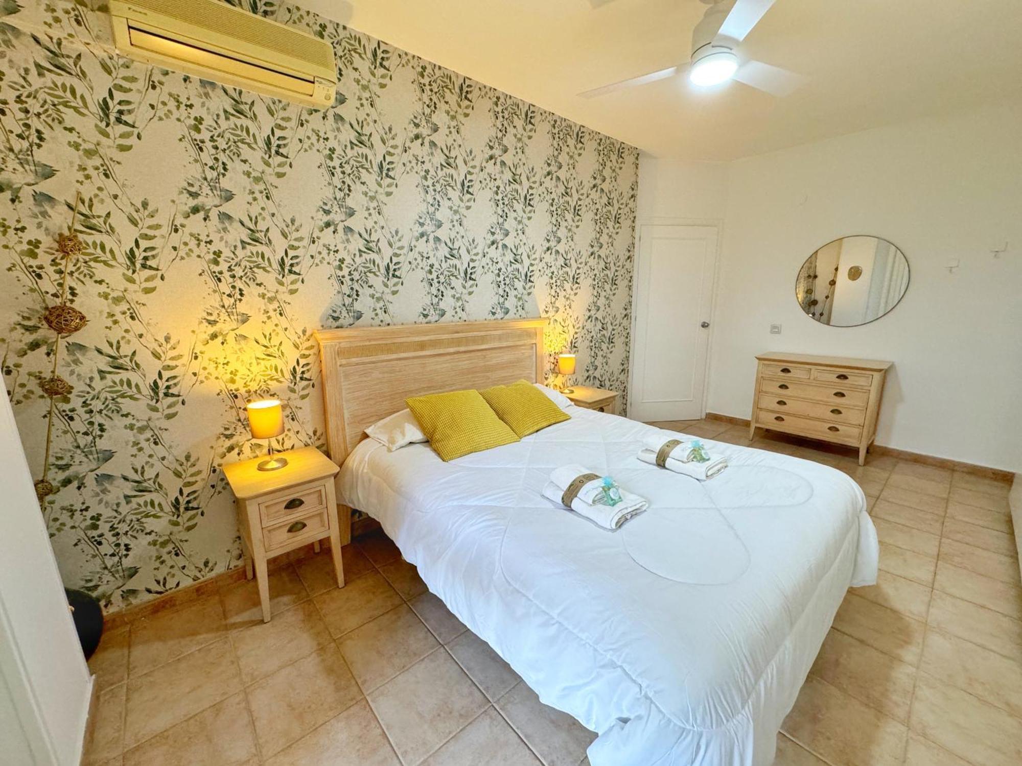 797 Holiday Rentals- Precioso Piso Con Vistas Al Jardin En Benalbeach ベナルマデナ エクステリア 写真