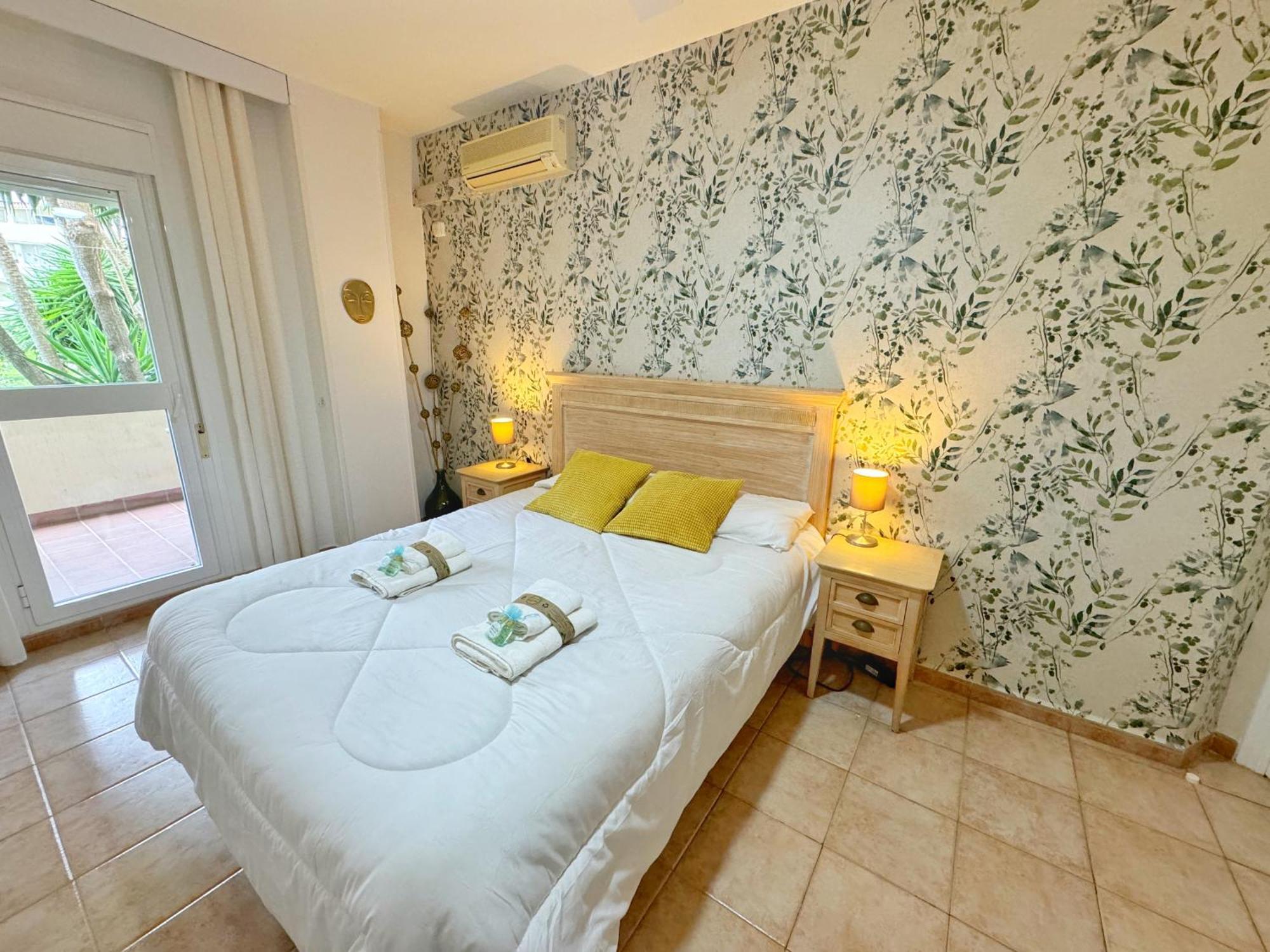 797 Holiday Rentals- Precioso Piso Con Vistas Al Jardin En Benalbeach ベナルマデナ エクステリア 写真