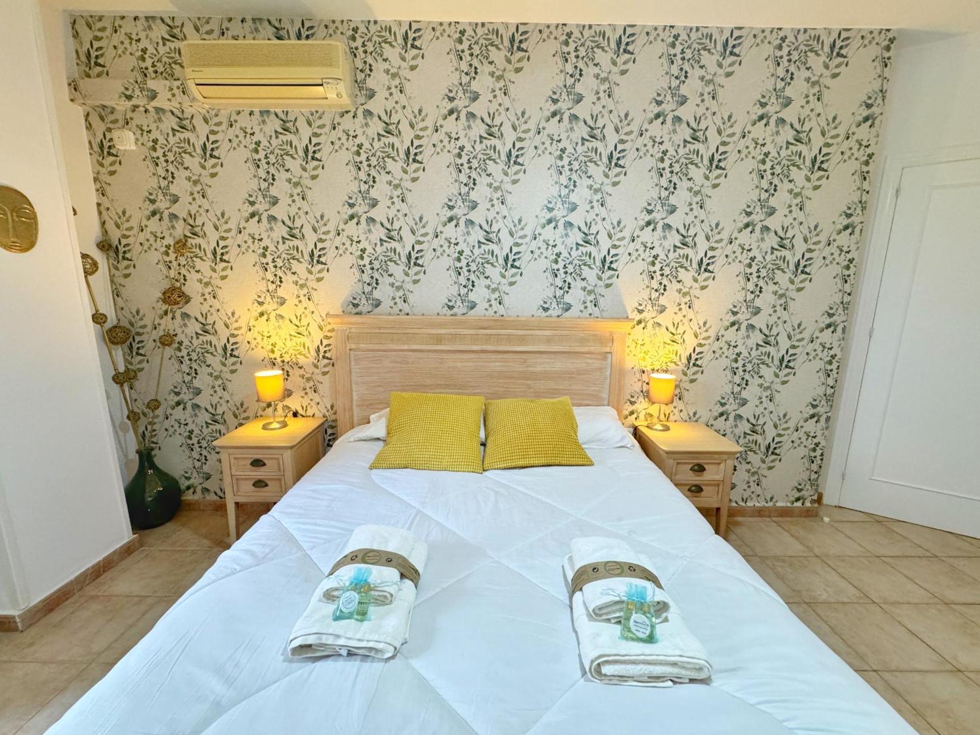 797 Holiday Rentals- Precioso Piso Con Vistas Al Jardin En Benalbeach ベナルマデナ エクステリア 写真